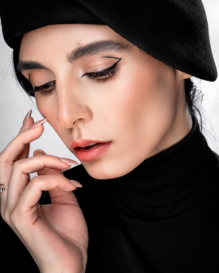 alborzparsi portraitphotography hat eyeliner
